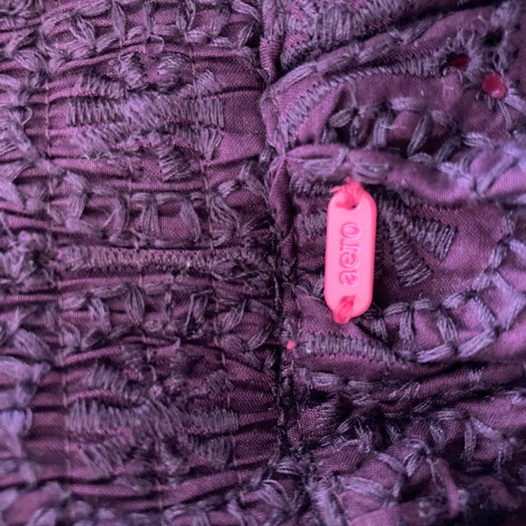 Textured design with eyelets in maroon/purple - Picture 2 of 8